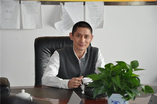 宁波市盐城商会会长薛东升,常务副会长杨崇林,顾晓丽,叶正卫,孙德华